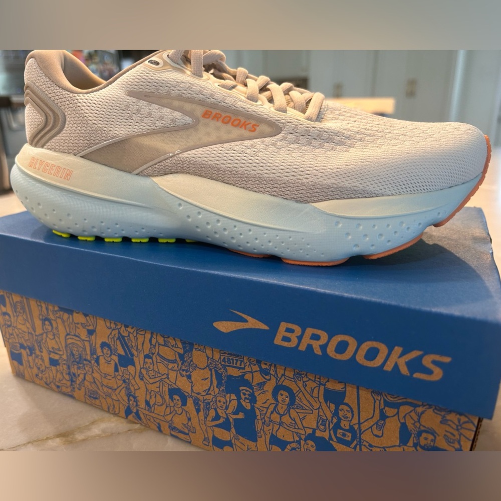 Brand New in Box Brooks Glycerin 21 8w